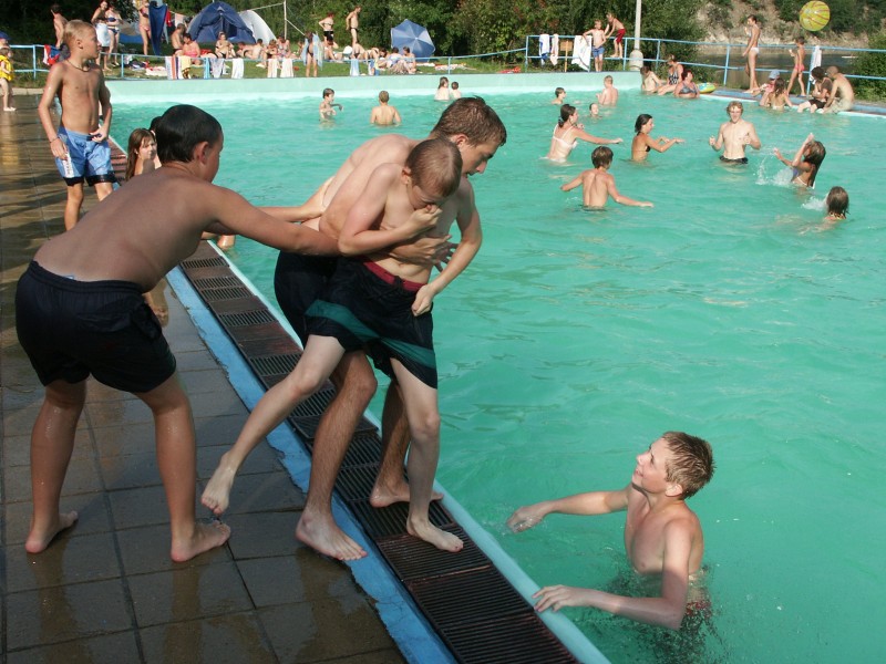 mb050728077.jpg